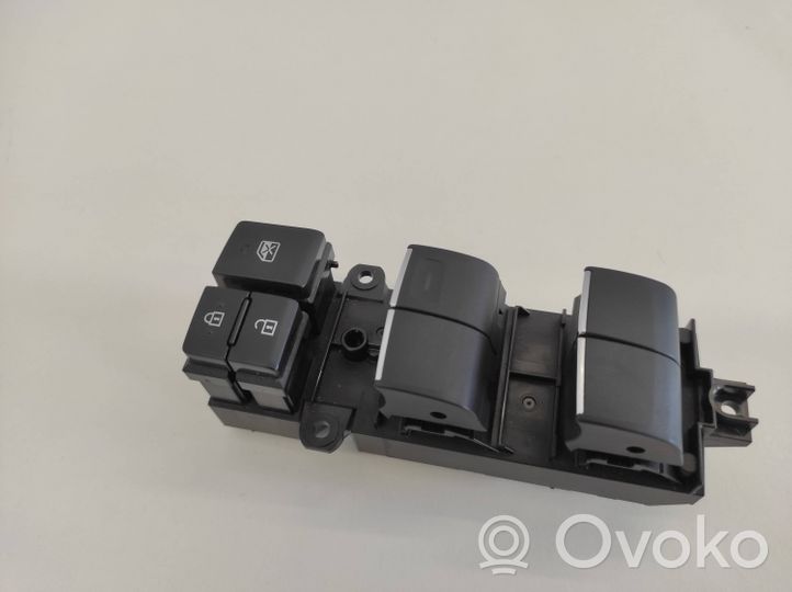 Toyota RAV 4 (XA50) Interrupteur commade lève-vitre 8404042050