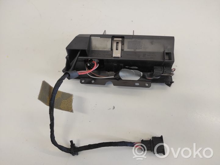 Volkswagen Phaeton Takaoven tuhkakuppi 304857406