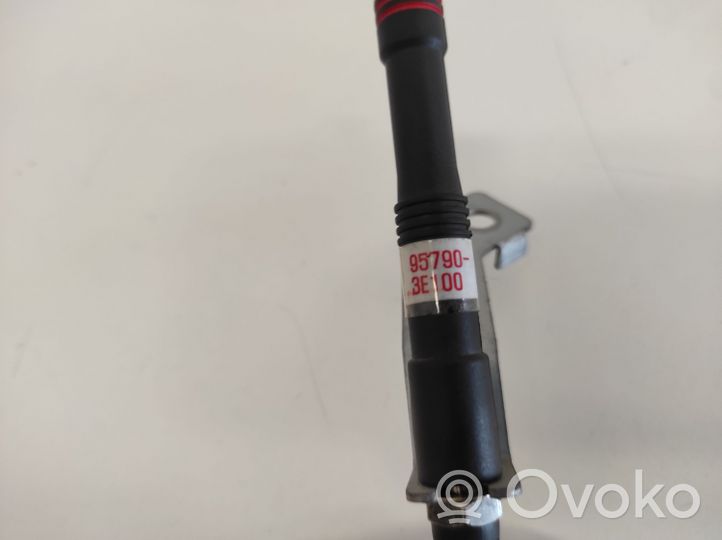 KIA Sorento Radio antena 957903E100