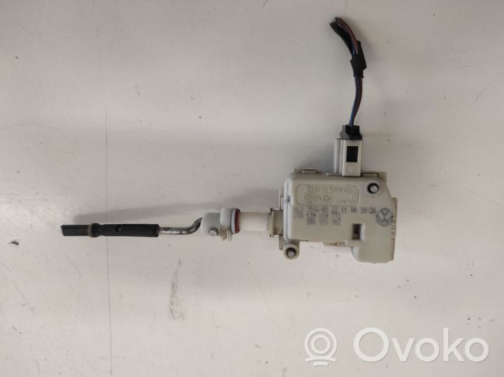 Volkswagen Golf IV Fuel tank cap lock motor 1J0810773