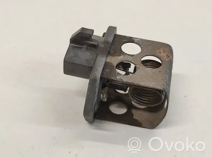 Ford Connect Jäähdytyspuhaltimen rele 8390073