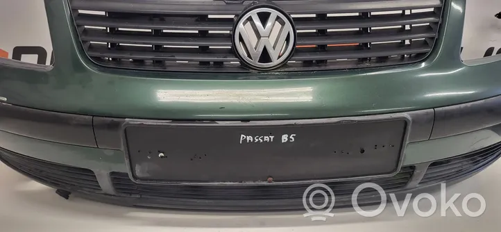 Volkswagen PASSAT B5 Zderzak przedni NL0P