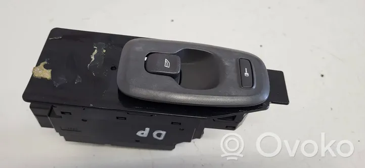 Volvo S60 Electric window control switch 8682950