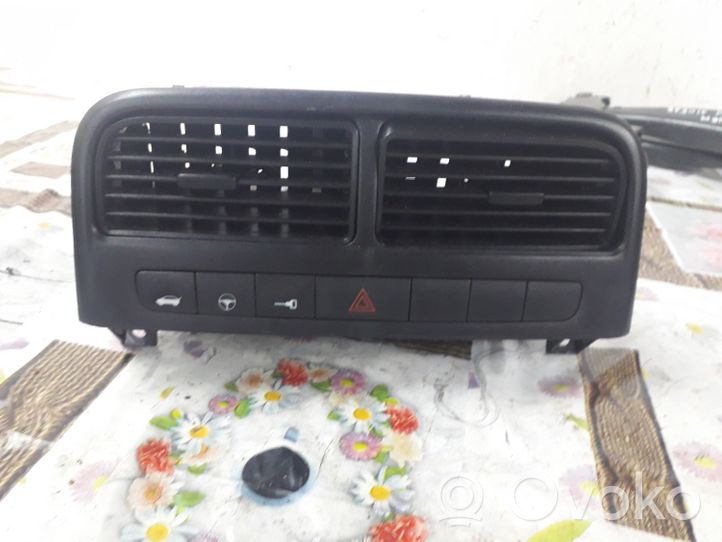 Fiat Punto (199) Grille d'aération centrale 735386328