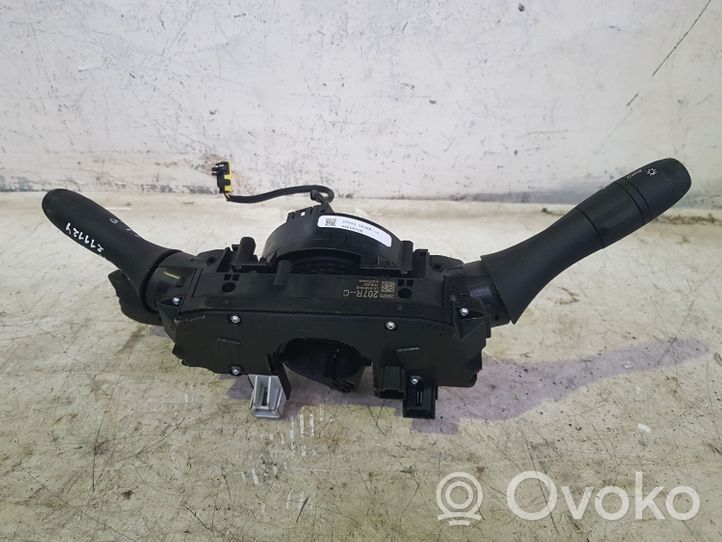 Dacia Duster II Leva/interruttore dell’indicatore di direzione e tergicristallo 9AK0943B