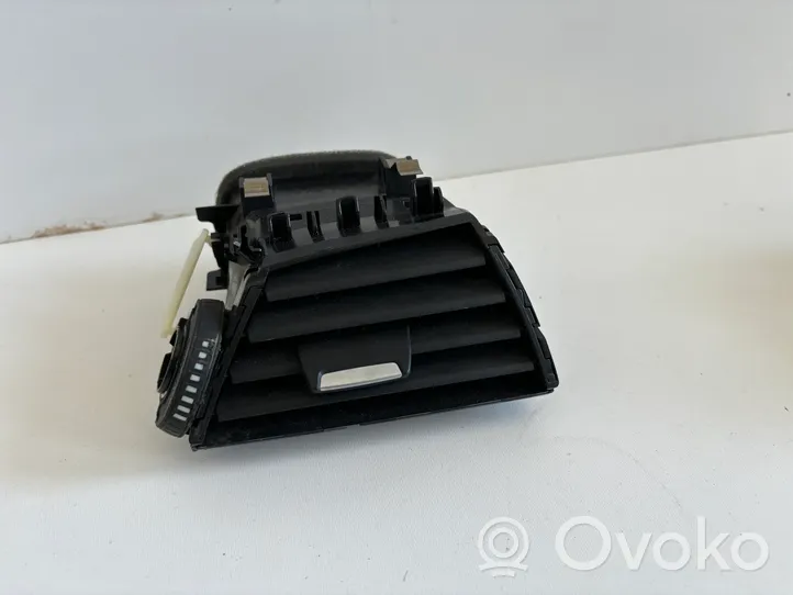 BMW 1 F20 F21 Copertura griglia di ventilazione cruscotto 9205356