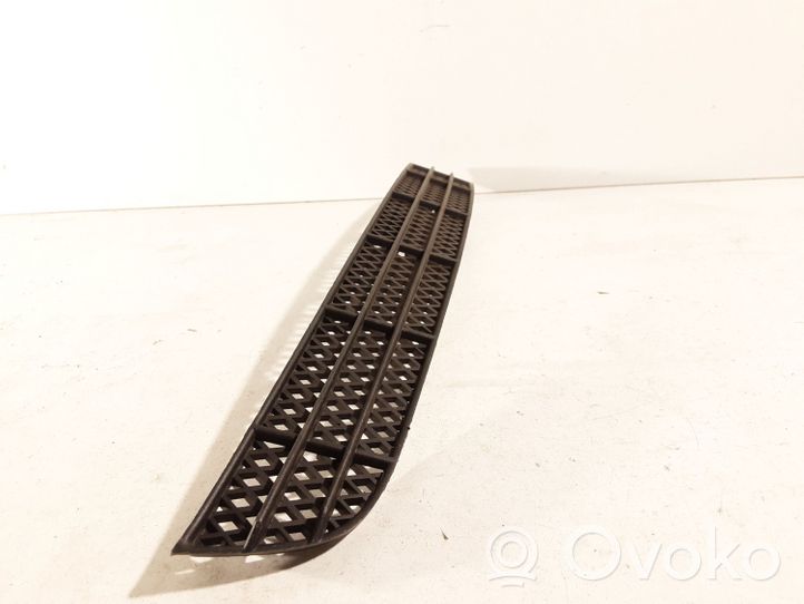 Volvo XC90 Front bumper lower grill 08662997