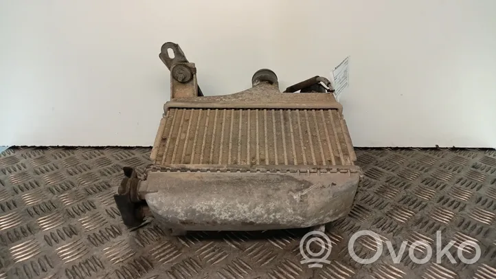 Toyota Corolla E120 E130 Starpdzesētāja radiators 