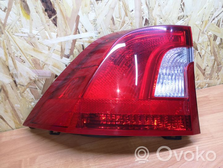 Volvo S60 Aizmugurējais lukturis virsbūvē 30796267