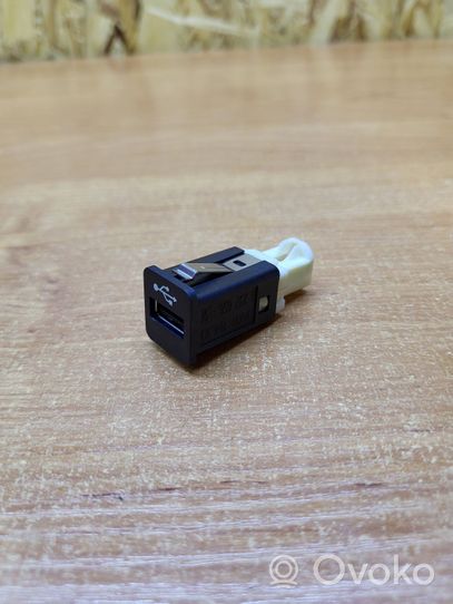 BMW 3 E92 E93 Gniazdo / Złącze USB 9237656