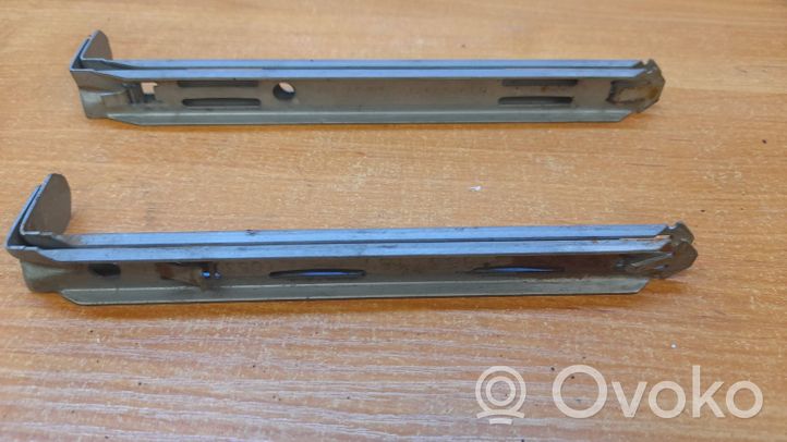 Volvo XC90 Headlight/headlamp mounting bracket 