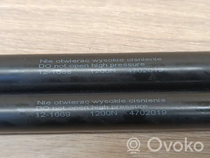 Volvo V70 Gasdruckfeder Dämpfer Heckklappe Kofferraumdeckel 4702019