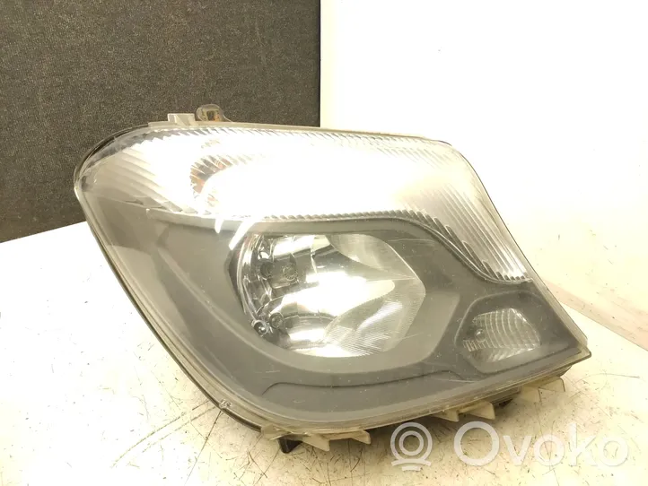 Mercedes-Benz Sprinter W906 Lampa przednia A9068202661