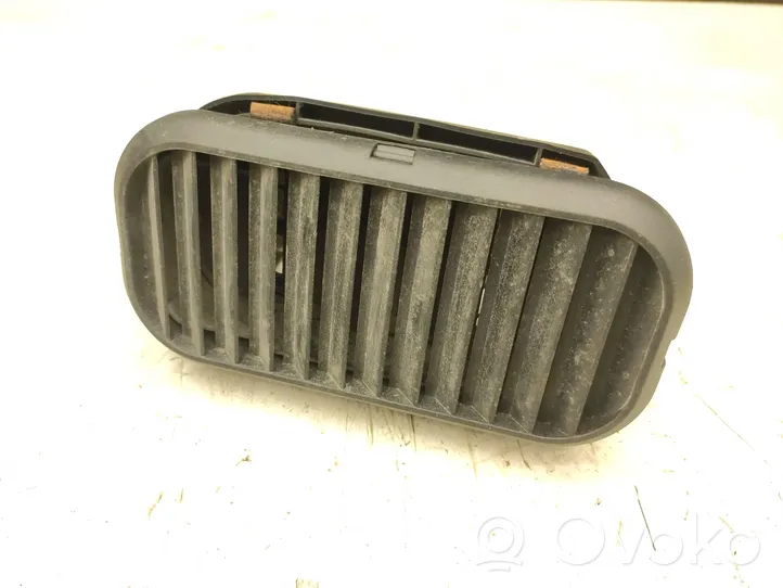 Mercedes-Benz Sprinter W901 W902 W903 W904 Quarter panel pressure vent 