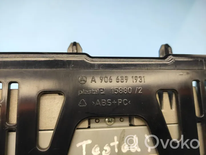 Mercedes-Benz Sprinter W906 Radija/ CD/DVD grotuvas/ navigacija A0048204986