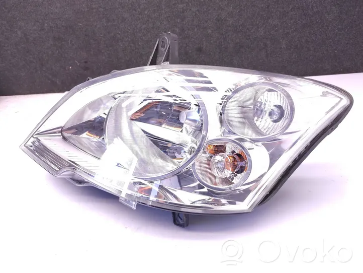 Mercedes-Benz Vito Viano W639 Lampa przednia A6398201861