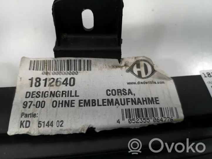 Opel Corsa B Etupuskurin alempi jäähdytinsäleikkö 1812640