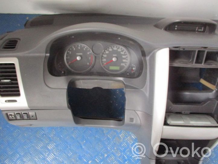 Suzuki Liana Armaturenbrett Cockpit 