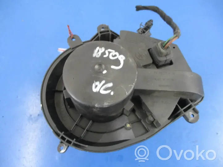 Volkswagen PASSAT B5.5 Ventola riscaldamento/ventilatore abitacolo 8D1820021