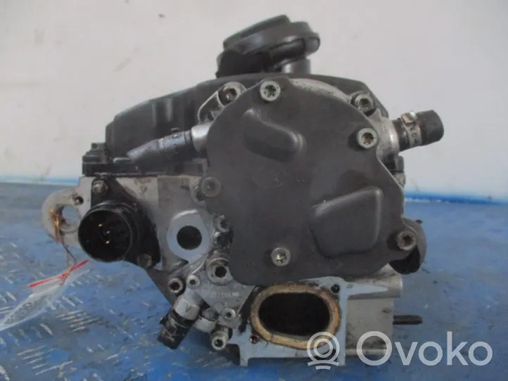 Volkswagen PASSAT B5.5 Testata motore 038103373R