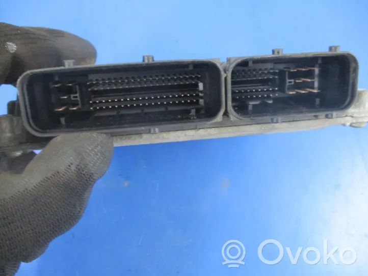 Volkswagen Fox Unité de commande, module ECU de moteur 03D906033H