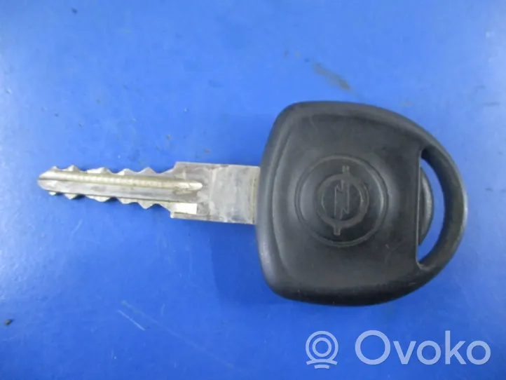 Opel Corsa C Virtalukko 90589313