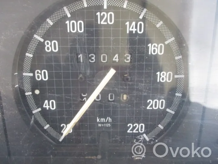 Opel Kadett E Geschwindigkeitsmesser Cockpit 