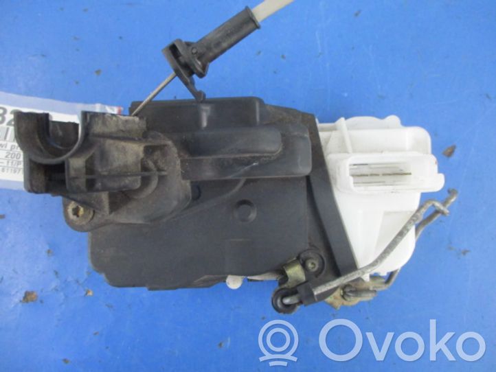 Peugeot 307 Front door lock, 42.82 € | RRR