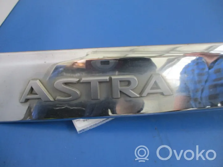 Opel Astra H Poignée extérieure de hayon arrière 13105815