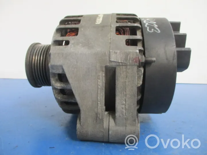 Opel Zafira B Generator/alternator 