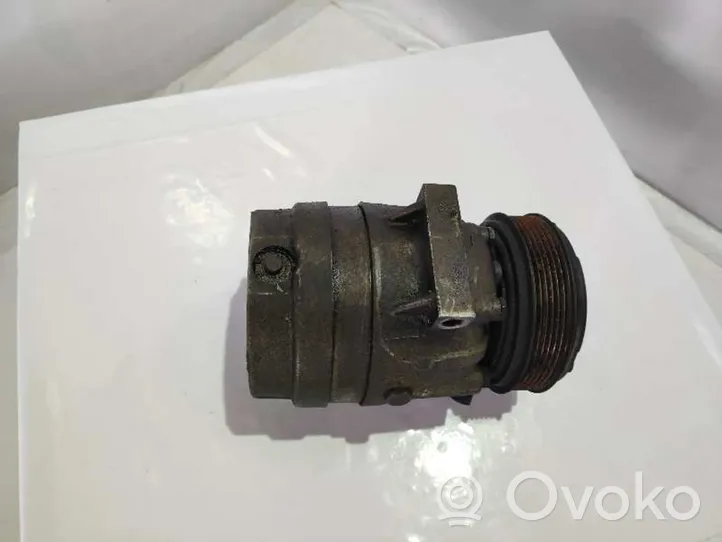 Opel Vivaro Air conditioning (A/C) compressor (pump) 7700105765