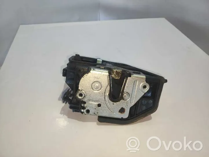 BMW X3 E83 Serratura portiera anteriore 7202146