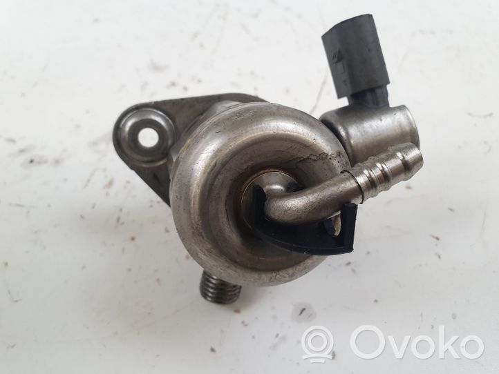 Volkswagen Golf VII Pompe d'injection de carburant à haute pression 04E127025D