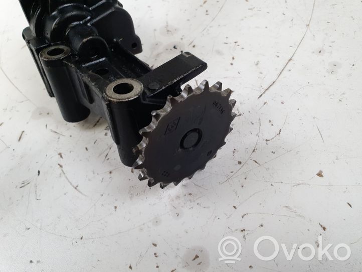 Opel Vivaro Oil pump 7700600252