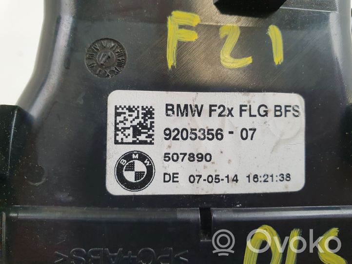 BMW 1 F20 F21 Kojelaudan sivutuuletussuuttimen kehys 