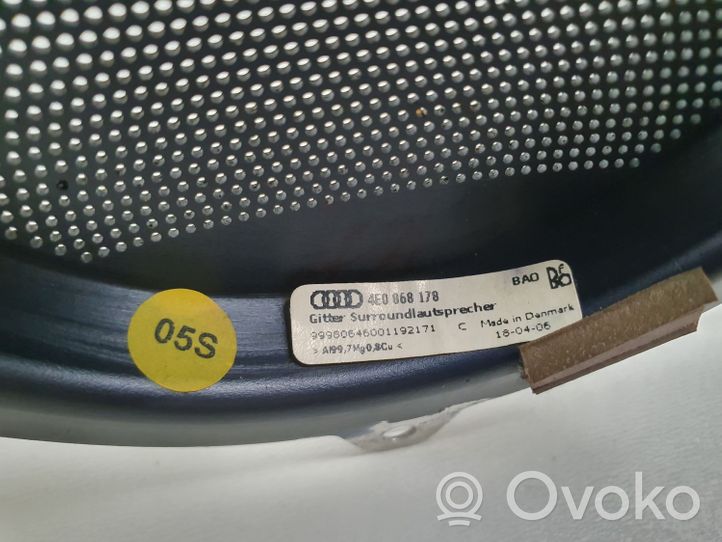 Audi A8 S8 D3 4E Rejilla moldura del altavoz en la bandeja del maletero 