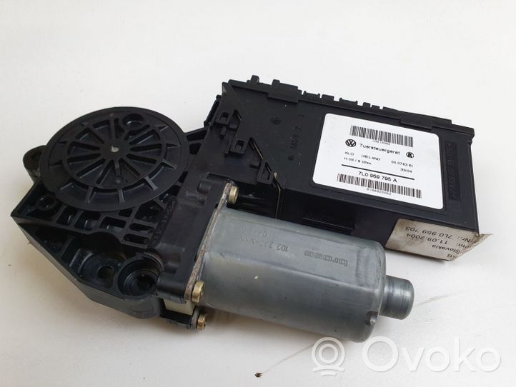 Volkswagen Touareg I Silniczek podnoszenia szyby drzwi tylnych 7L0959795A