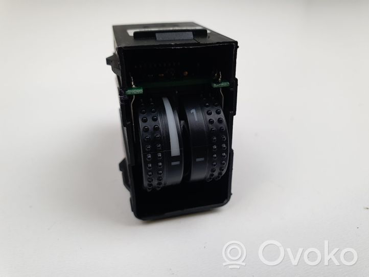 Seat Ibiza IV (6J,6P) Headlight level height control switch 