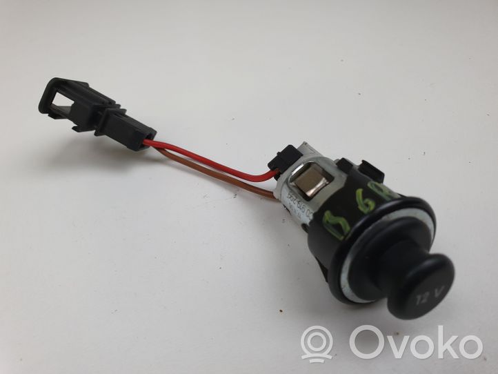 Volkswagen PASSAT B6 12 V Socket (rear) 