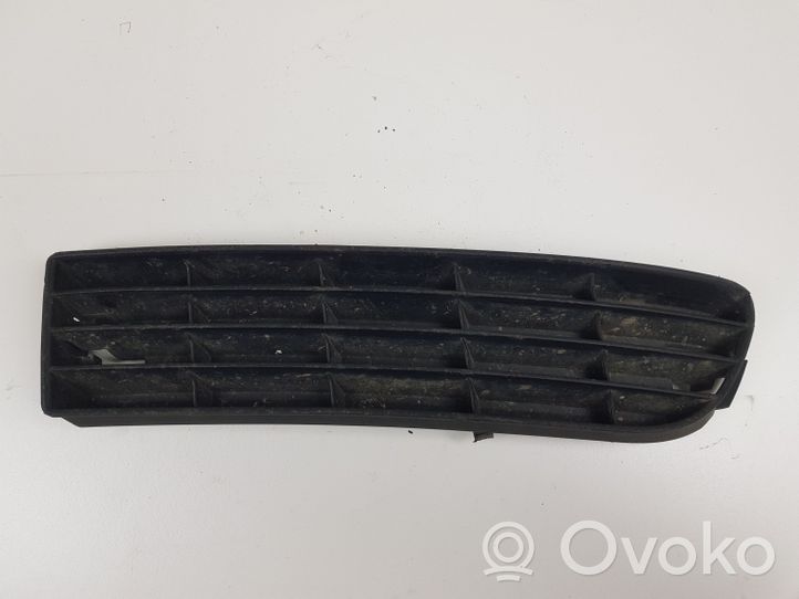 Audi A6 S6 C4 4A Grille inférieure de pare-chocs avant 