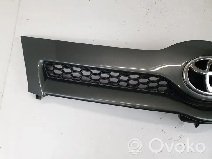 Toyota Corolla Verso AR10 Grille de calandre avant 