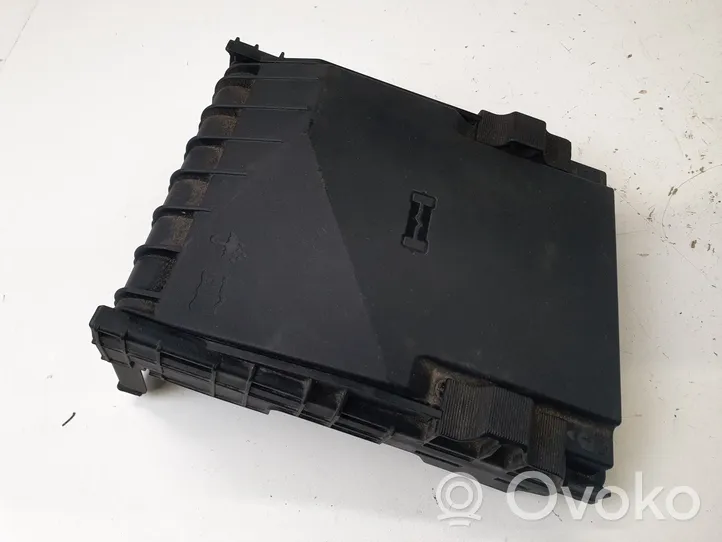 Volkswagen PASSAT B6 Coperchio scatola dei fusibili 