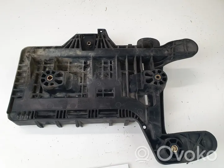 Volkswagen PASSAT B6 Battery tray 