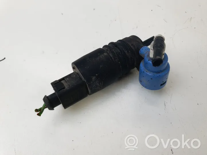 Volkswagen PASSAT B6 Windscreen/windshield washer pump 