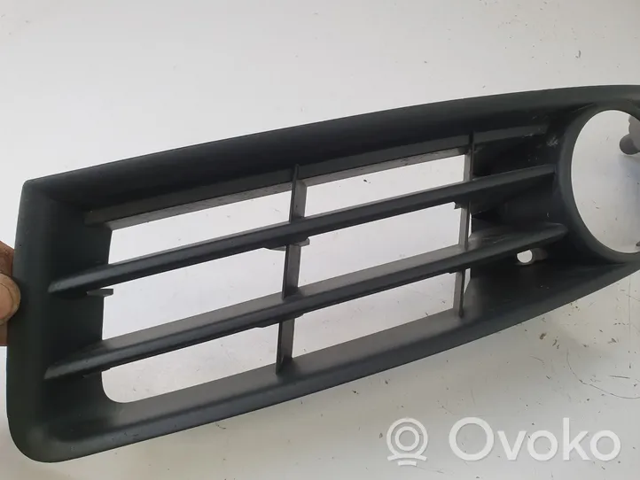 Volkswagen PASSAT B6 Verkleidung Nebelscheinwerfer / Gitter vorne 