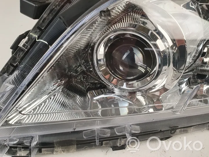 Toyota RAV 4 (XA30) Lampa przednia 