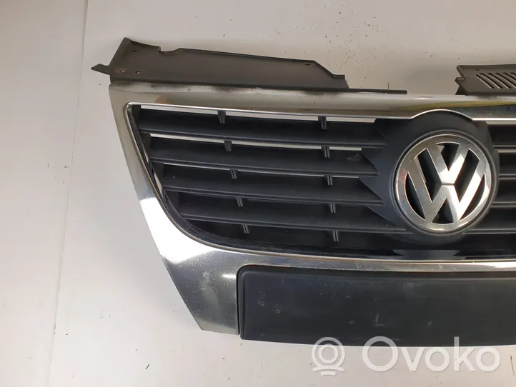 Volkswagen PASSAT B6 Grille calandre supérieure de pare-chocs avant 