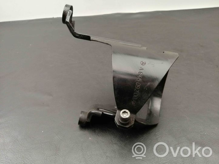 Mercedes-Benz E W211 Staffa/supporto di montaggio del filtro carburante A6460920040