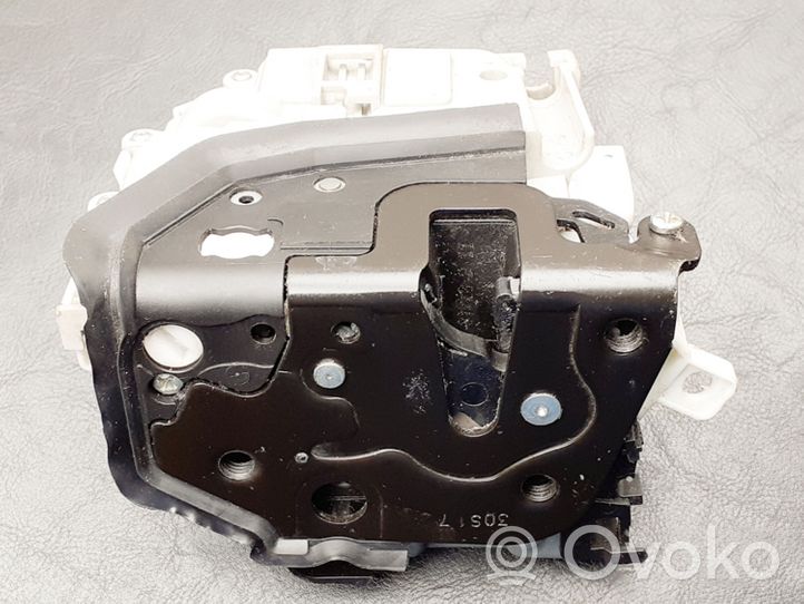 Audi A4 S4 B9 Cerradura de puerta delantera 8X2837015B