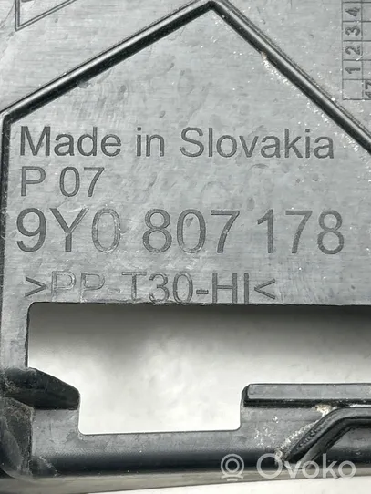 Porsche Cayenne (9Y0 9Y3) Staffa di rinforzo montaggio del paraurti posteriore 9Y0807178